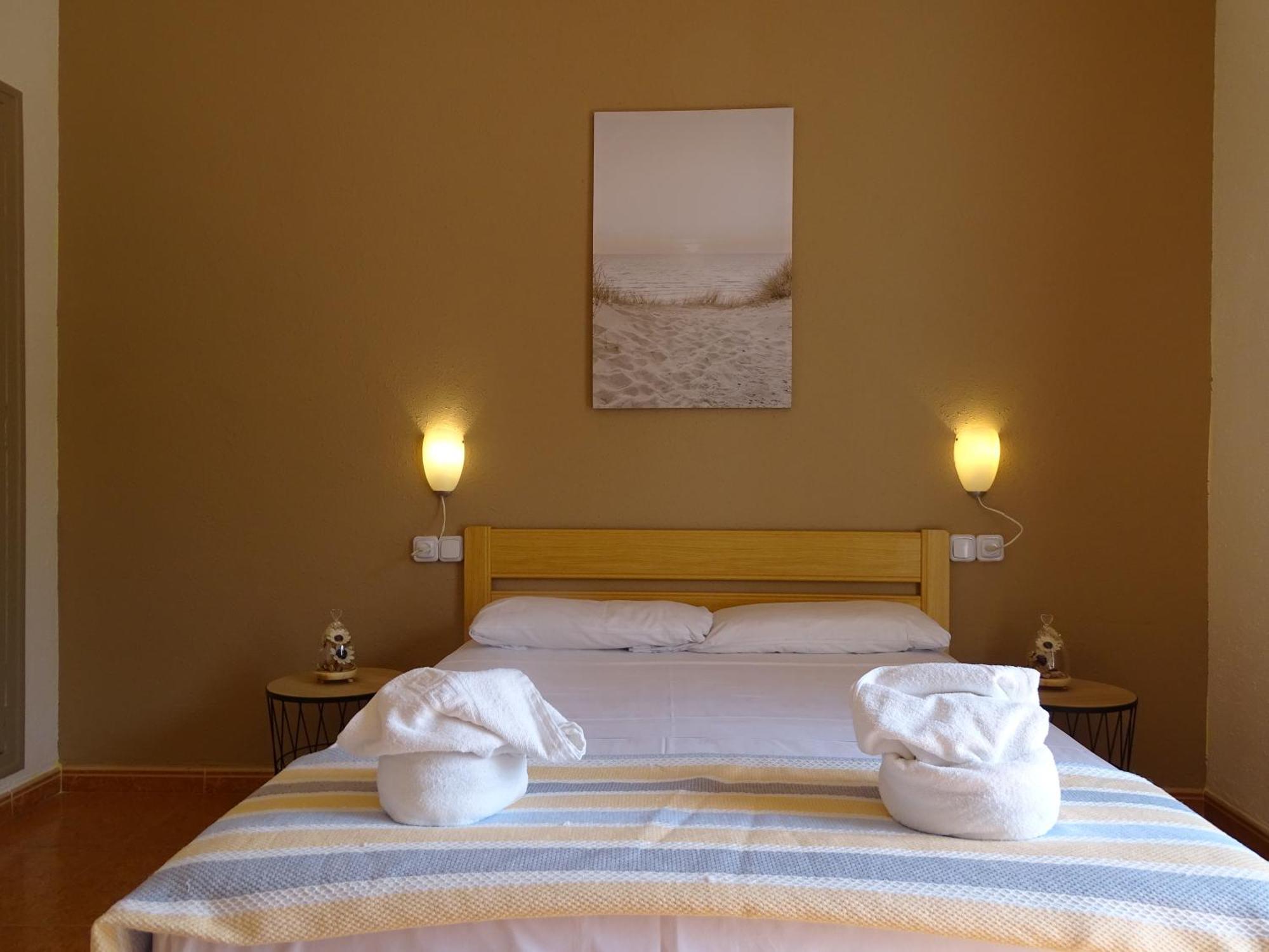 סגור דה לה קלאפל Hostal Lleida מראה חיצוני תמונה