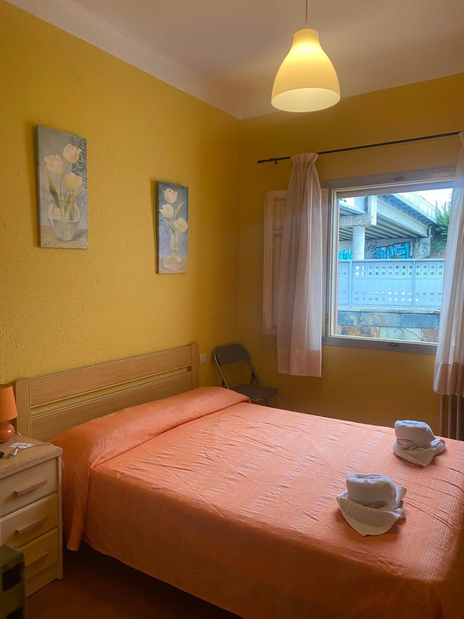 סגור דה לה קלאפל Hostal Lleida מראה חיצוני תמונה