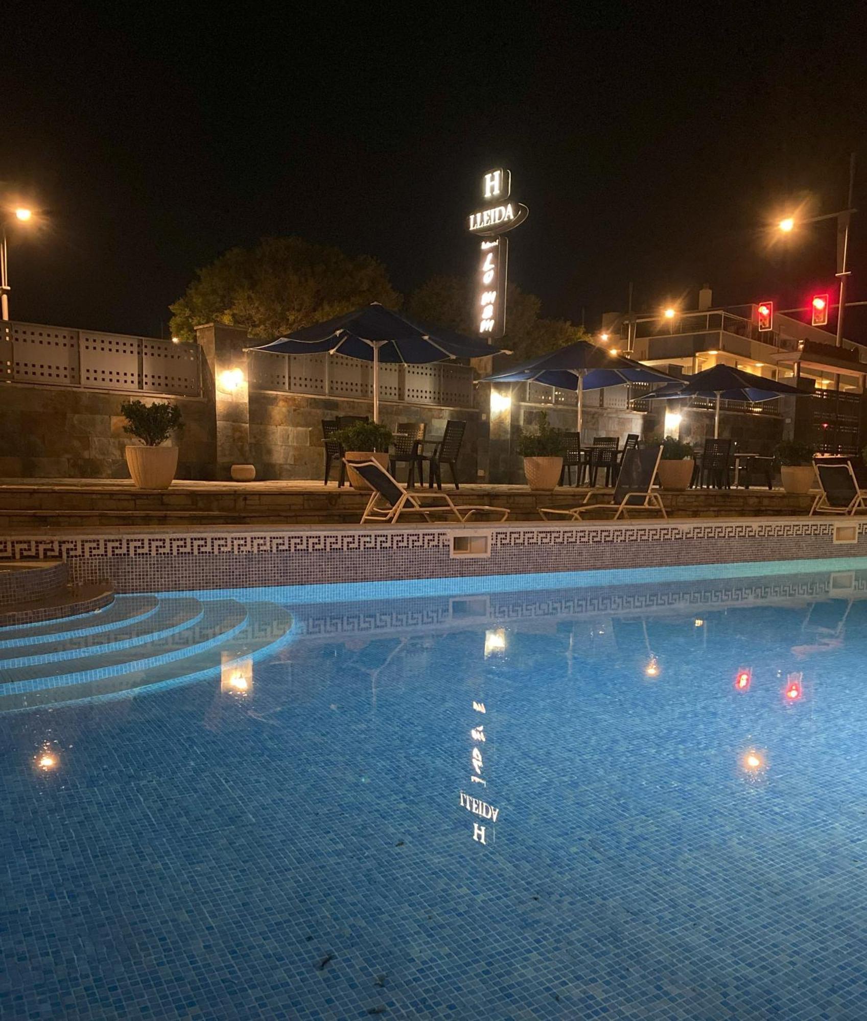 סגור דה לה קלאפל Hostal Lleida מראה חיצוני תמונה